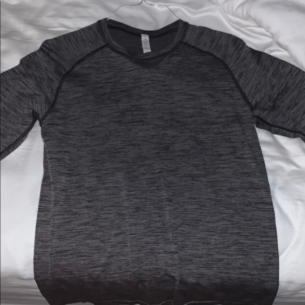 Metal vent tech long sleeve lululemon shirt.
